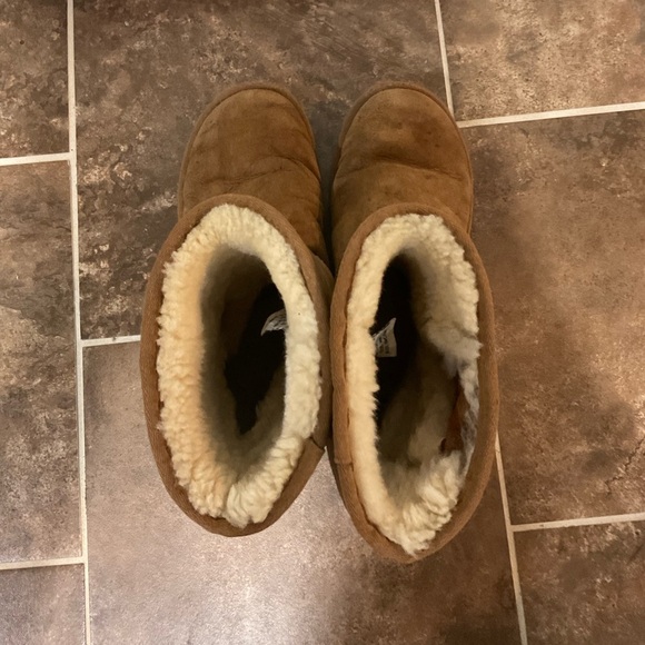 UGG Australia Classic Short Sheepskin Boots in Chestnut Size 8 - Picture 5 of 7